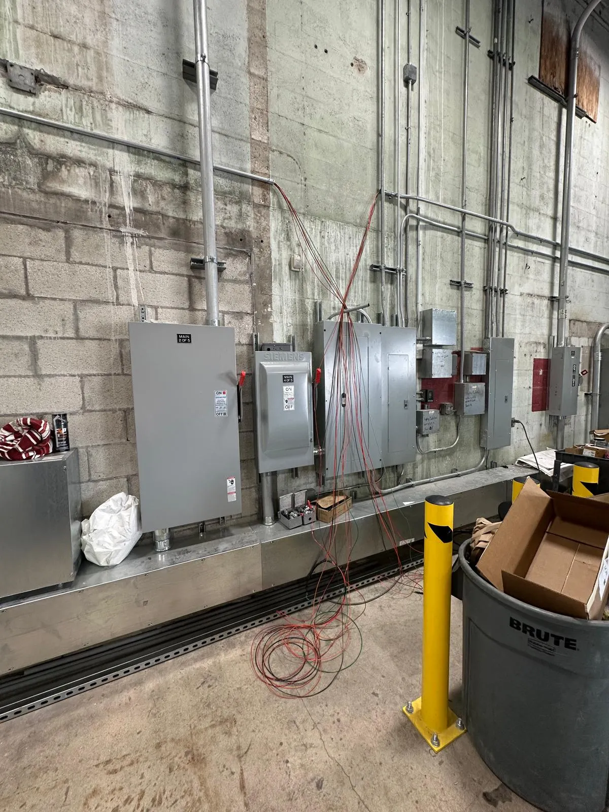 400 amp disconnects for a commercial service